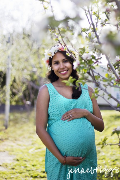 JenaeBriggs_Jessica_Jonathan_Maternity_Apple_Orchard_19_color_dress.jpg